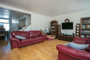 Stunning 3 Bedroom House with Garden in Battersea